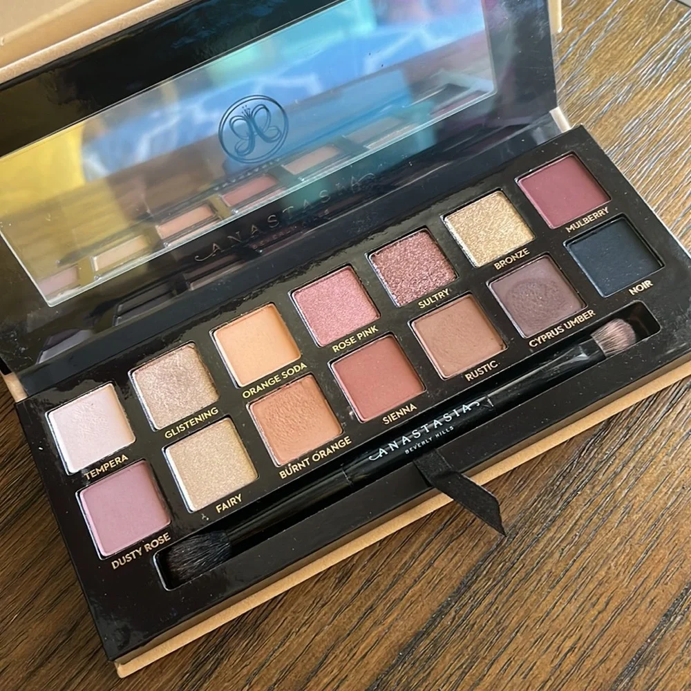 Anastasia Beverly Hills Soft Glam palette - Picture 4 of 6